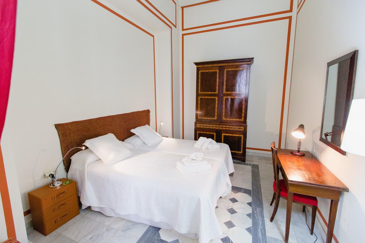 Apartamentos La Botanica, Cadiz Exterior photo