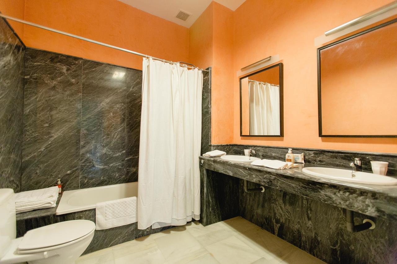 Apartamentos La Botanica, Cadiz Exterior photo